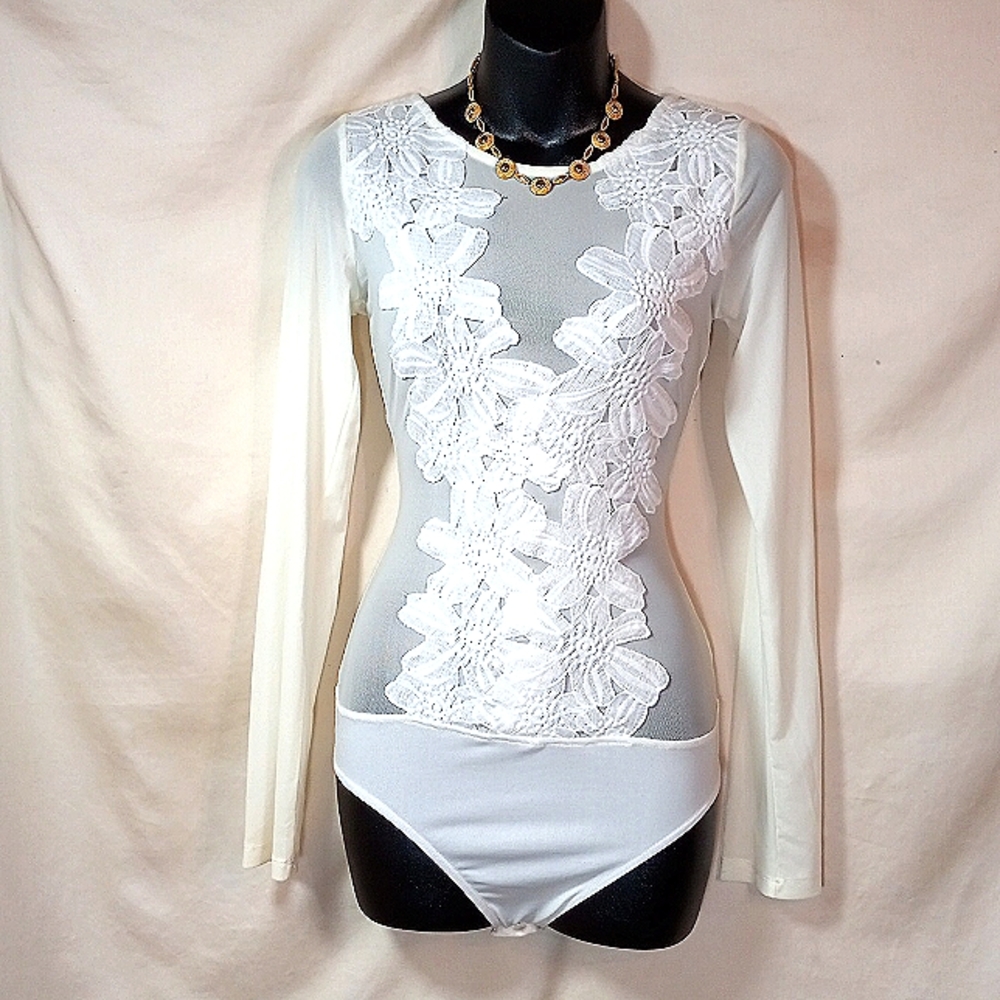 Haute Monde (New).